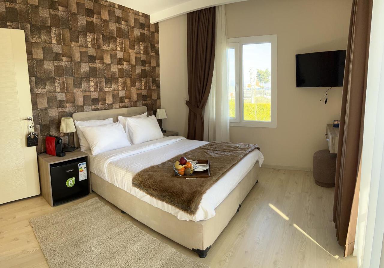 B. Equine Range Hotel Narlıdere エクステリア 写真