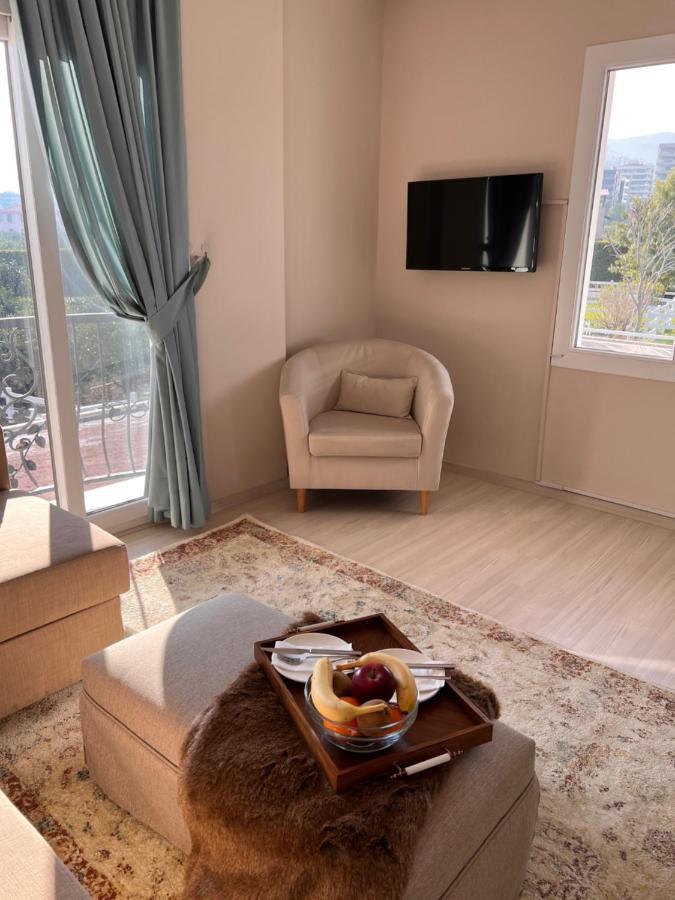 B. Equine Range Hotel Narlıdere エクステリア 写真