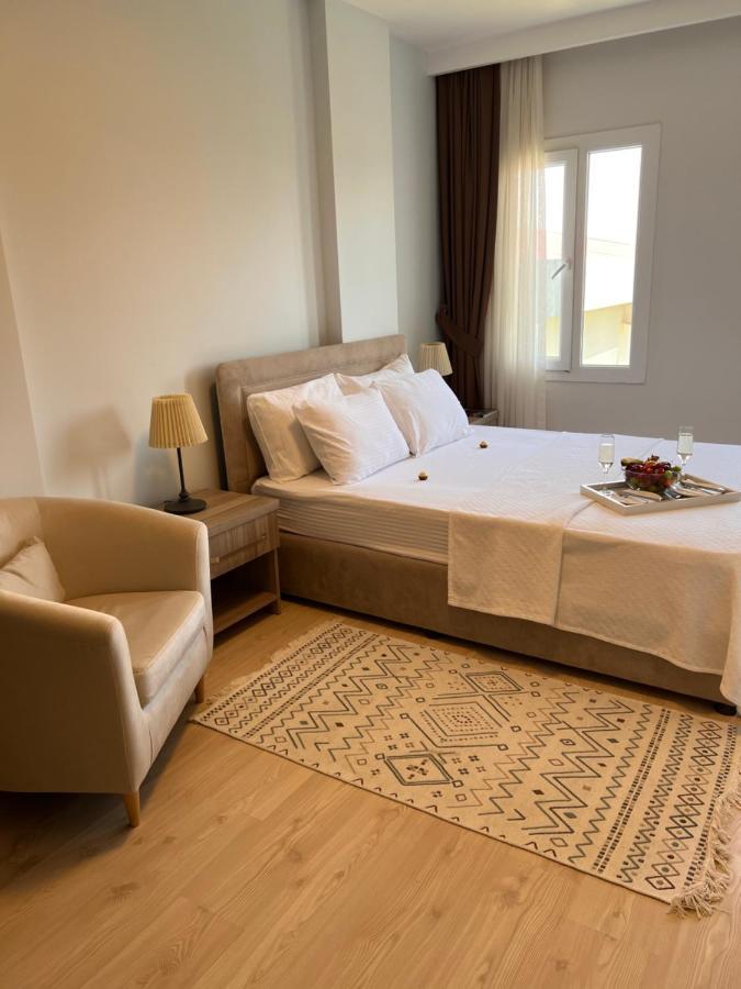 B. Equine Range Hotel Narlıdere エクステリア 写真